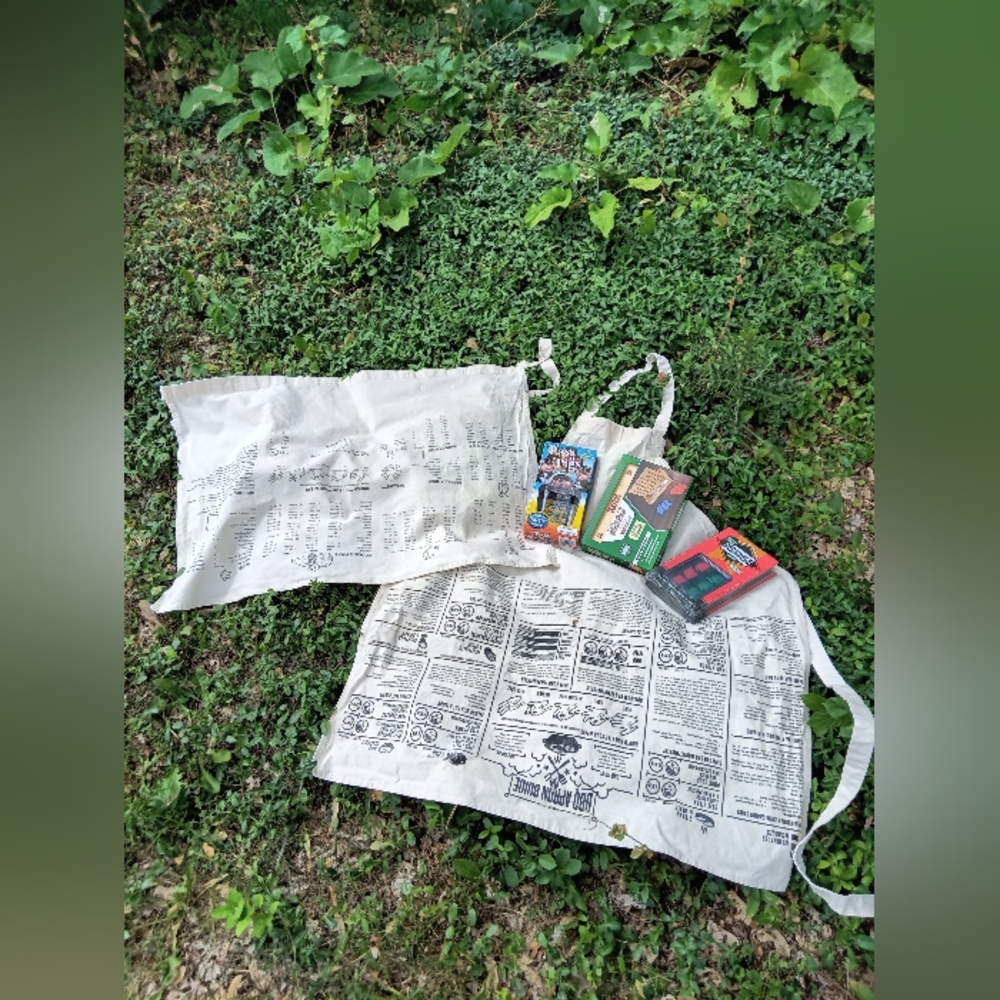 barbecue fun set: 2 recipe aprons, 3 games